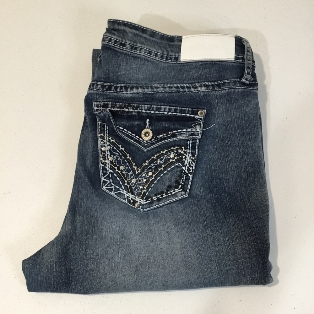 Hydraulic Women's Dark Blue Embroidered Boot Cut Jeans
Size 16W inseam 30”